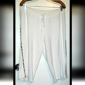 Burberry London White Terry Cloth Capri Pants With The Signature Burberry Design